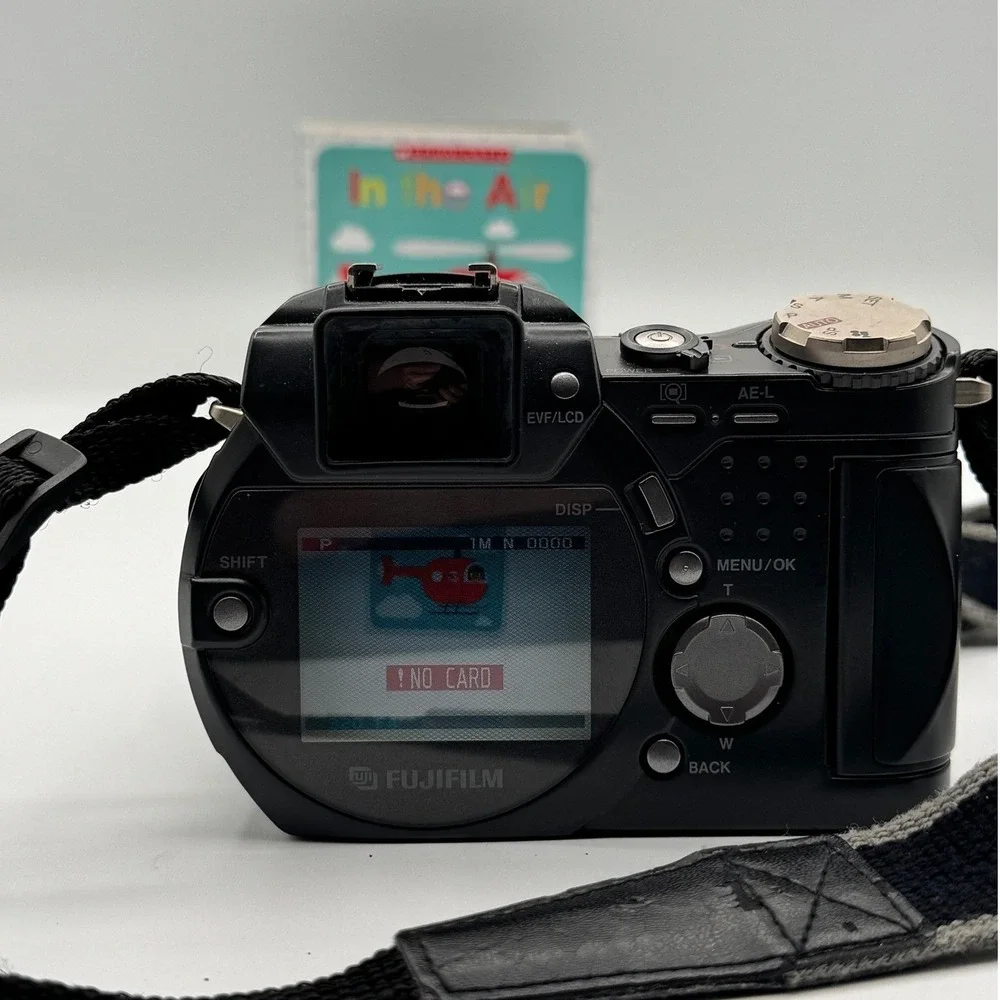 Fujifilm FinePix 6900Z Digital Camera 6x Optical Zoom Super CCD Black W/ Battery